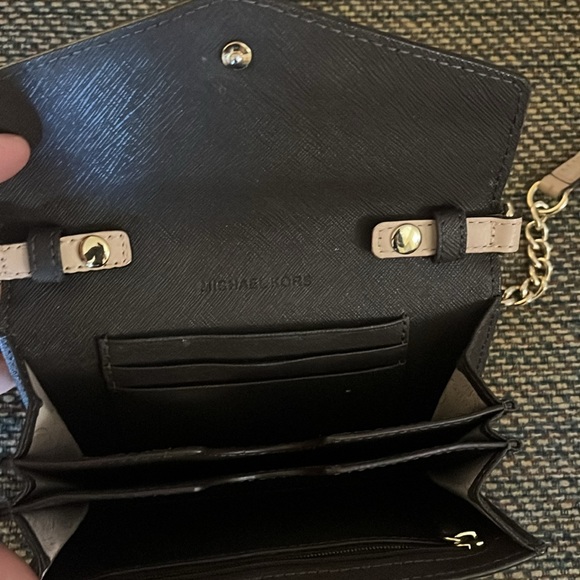 Michael kors purse - Picture 3 of 4